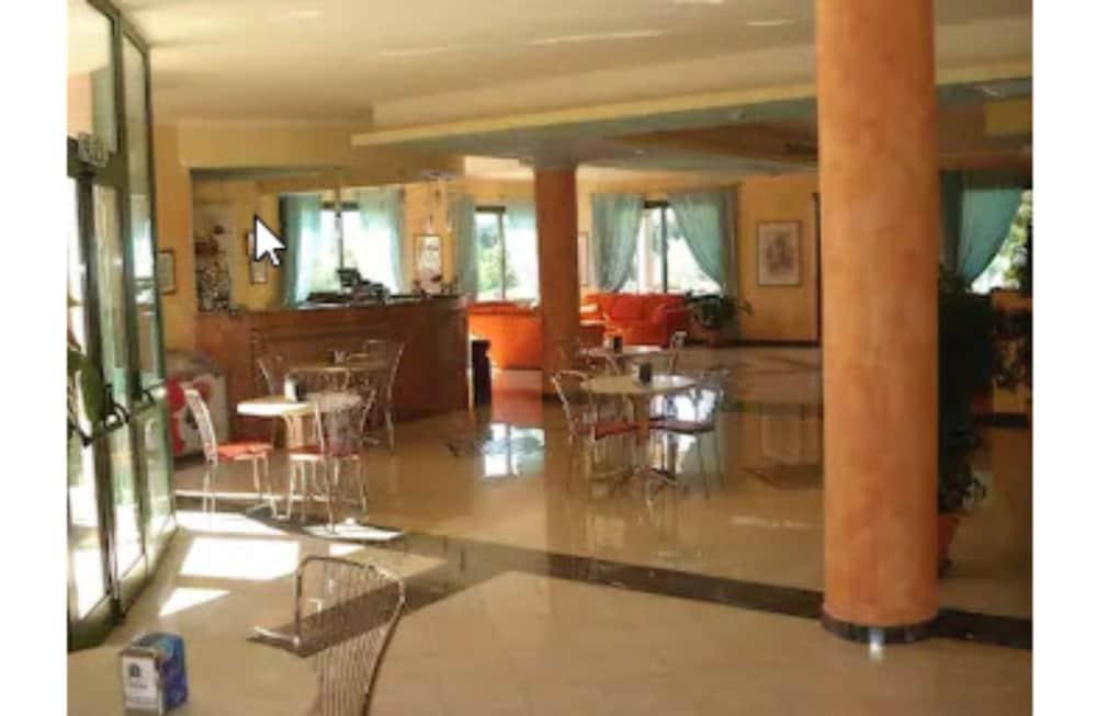 Hotel Baia Marina Orosei Eksteriør billede