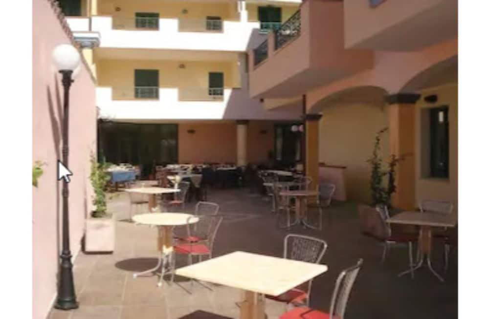 Hotel Baia Marina Orosei Eksteriør billede