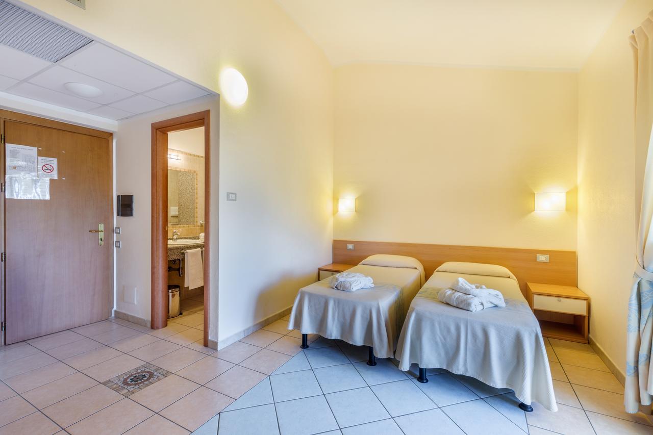 Hotel Baia Marina Orosei Eksteriør billede