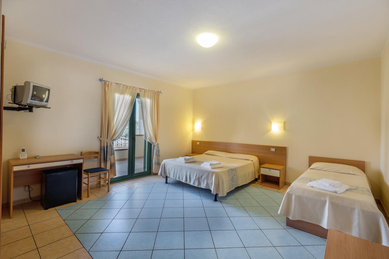 Hotel Baia Marina Orosei Eksteriør billede