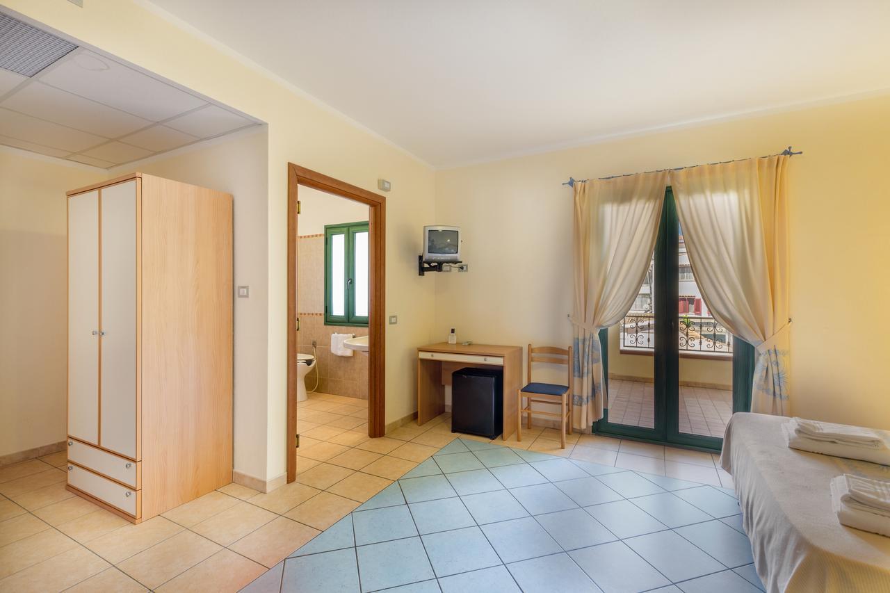 Hotel Baia Marina Orosei Eksteriør billede